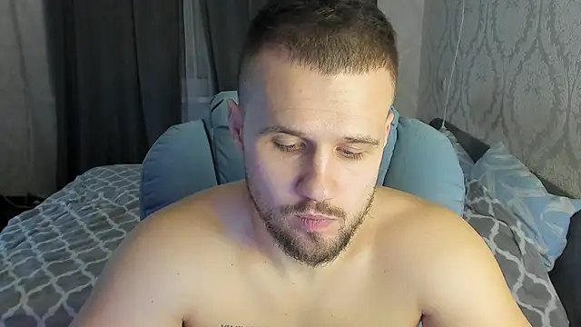 Snapshot of Vladik_b chatting on 02/22/25, 10:31 Vladik b online show from 02/22/25, 10:31