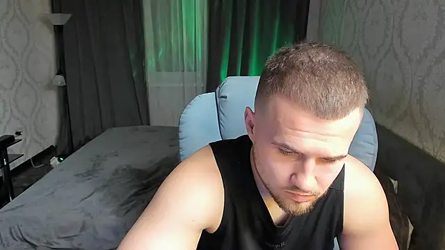 Snapshot of Vladik_b chatting on 03/11/25, 04:51 Vladik b online show from 03/11/25, 04:51