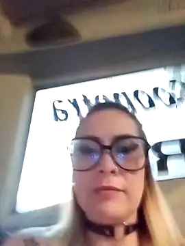 Snapshot of CandieGilson__ chatting on 09/13/25, 10:48 CandieGilson online show from 09/13/25, 10:48