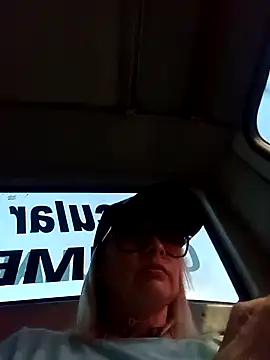 Snapshot of CandieGilson__ chatting on 09/15/25, 10:48 CandieGilson online show from 09/15/25, 10:48