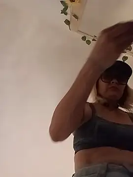 Snapshot of CandieGilson__ chatting on 09/27/25, 11:15 CandieGilson online show from 09/27/25, 11:15