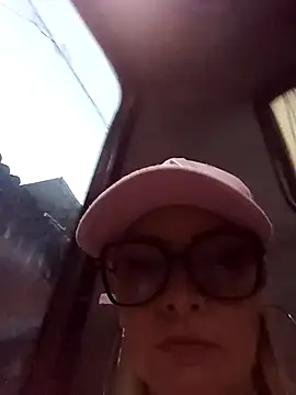 Snapshot of CandieGilson__ chatting on 10/04/25, 10:46 CandieGilson online show from 10/04/25, 10:46