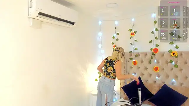 Snapshot of CandieGilson__ chatting on 10/06/25, 12:46 CandieGilson online show from 10/06/25, 12:46