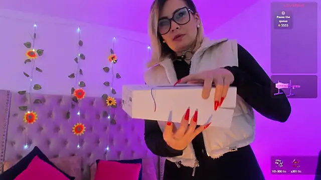 Snapshot of CandieGilson__ chatting on 10/08/25, 11:41 CandieGilson online show from 10/08/25, 11:41