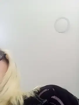 Snapshot of CandieGilson__ chatting on 10/10/25, 11:53 CandieGilson online show from 10/10/25, 11:53