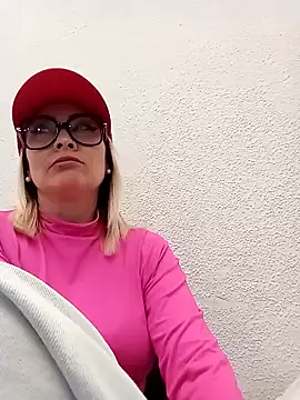 Snapshot of CandieGilson__ chatting on 10/12/25, 11:42 CandieGilson online show from 10/12/25, 11:42