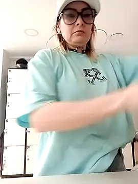 Snapshot of CandieGilson__ chatting on 10/13/25, 12:38 CandieGilson online show from 10/13/25, 12:38