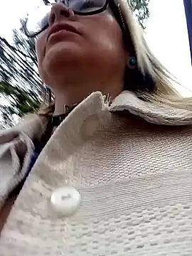 Snapshot of CandieGilson__ chatting on 10/17/25, 11:02 CandieGilson online show from 10/17/25, 11:02