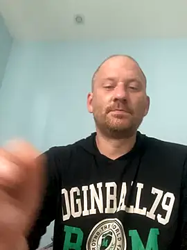 Krzysiekg123 online show from 10/05/25, 02:59