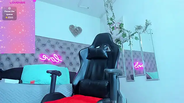 Naomii Viper online show from 11/11/25, 11:10