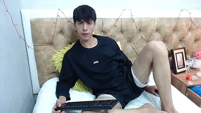 Estiv18  online show from 03/15/25, 04:13