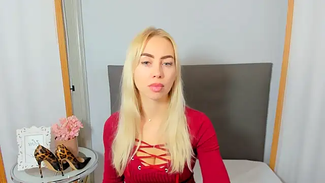 Snapshot of MargaritaRose chatting on 10/26/25, 08:15 MargaritaRose online show from 10/26/25, 08:15