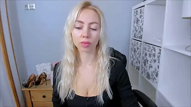 Snapshot of MargaritaRose chatting on 11/17/25, 08:20 MargaritaRose online show from 11/17/25, 08:20