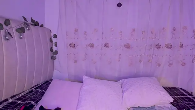 Snapshot of purplelilith3 chatting on 02/10/26, 03:32 purplelilith3 online show from 02/10/26, 03:32