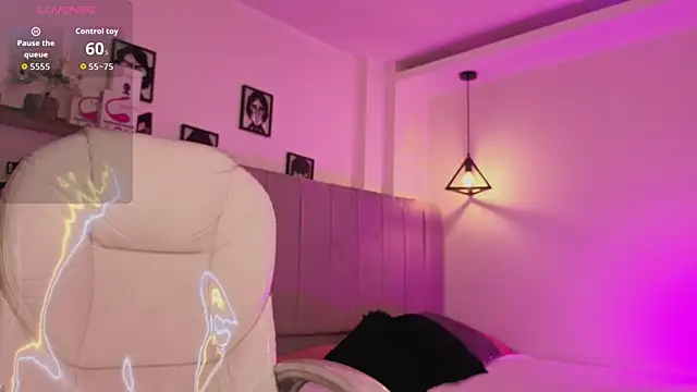 Miller Vanessa  online show from 10/14/25, 08:42