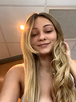 Snapshot of skyemorgan01 chatting on 11/13/25, 12:15 skyemorgan01 online show from 11/13/25, 12:15