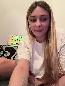 skyemorgan01 online show from 04/23/26, 07:38