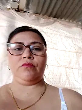Snapshot of promiscuous-indecent-momm chatting on 02/14/25, 01:40 promiscuous-indecent-momm online show from 02/14/25, 01:40