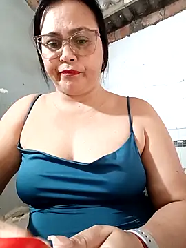 Snapshot of promiscuous-indecent-momm chatting on 02/03/26, 02:33 promiscuous-indecent-momm online show from 02/03/26, 02:33