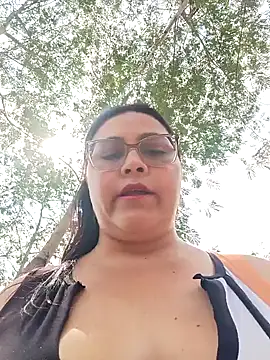 Snapshot of promiscuous-indecent-momm chatting on 02/14/26, 03:09 promiscuous-indecent-momm online show from 02/14/26, 03:09