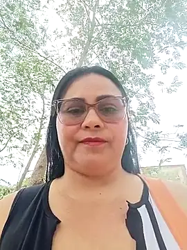 Snapshot of promiscuous-indecent-momm chatting on 02/22/26, 03:43 promiscuous-indecent-momm online show from 02/22/26, 03:43