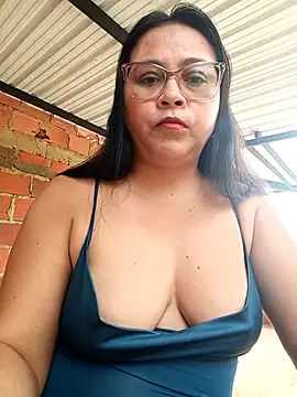 Snapshot of promiscuous-indecent-momm chatting on 02/23/26, 01:41 promiscuous-indecent-momm online show from 02/23/26, 01:41