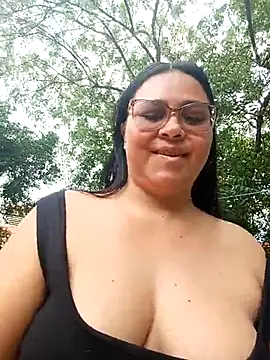 Snapshot of promiscuous-indecent-momm chatting on 03/08/26, 06:12 promiscuous-indecent-momm online show from 03/08/26, 06:12