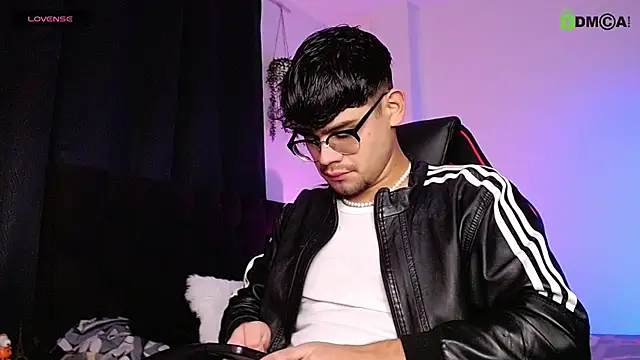 isaac-saenz online show from 11/05/25, 10:43