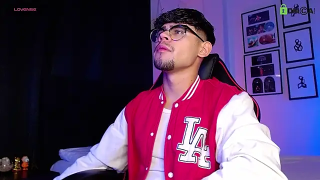 isaac-saenz online show from 12/04/25, 12:31