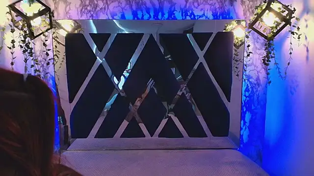 charlotte bluee online show from 11/18/25, 06:45