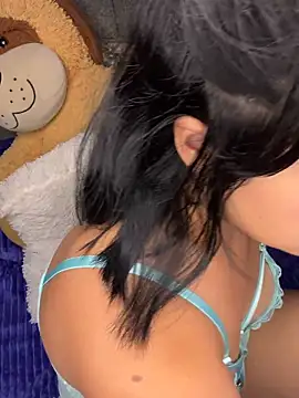 ZafiroKlein online show from 11/25/25, 08:42