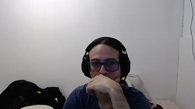 Snapshot of cholitohermoso chatting on 11/12/25, 03:23 cholitohermoso online show from 11/12/25, 03:23