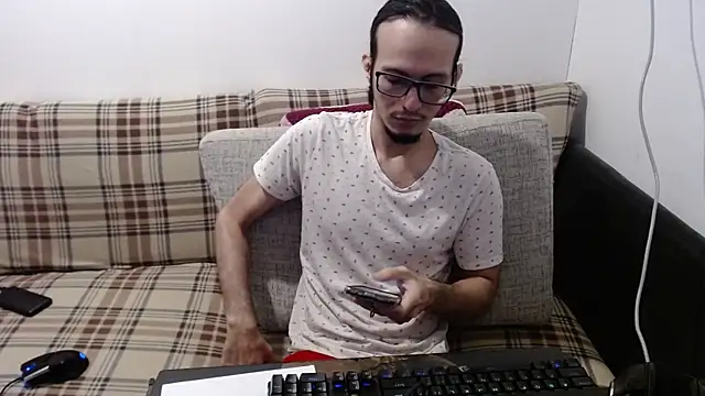 Snapshot of cholitohermoso chatting on 07/11/26, 04:32 cholitohermoso online show from 07/11/26, 04:32