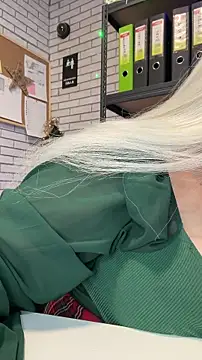 Snapshot of Eliaden chatting on 12/22/25, 11:51 Eliaden online show from 12/22/25, 11:51