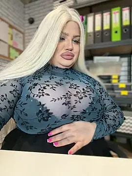 Snapshot of Eliaden chatting on 03/11/26, 01:55 Eliaden online show from 03/11/26, 01:55