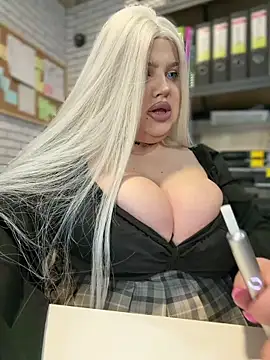 Snapshot of Eliaden chatting on 03/13/26, 02:45 Eliaden online show from 03/13/26, 02:45