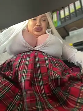 Snapshot of Eliaden chatting on 03/15/26, 05:13 Eliaden online show from 03/15/26, 05:13