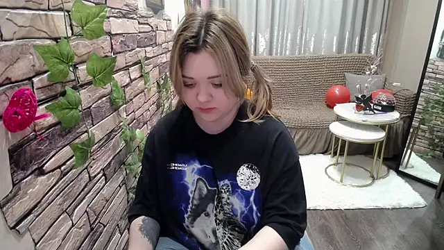 Snapshot of Finna_39 chatting on 02/14/25, 08:21 Finna 39 online show from 02/14/25, 08:21