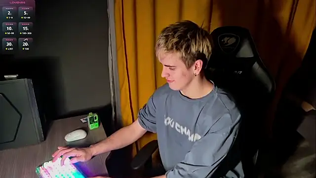 Snapshot of EdwinBlaze chatting on 02/13/25, 08:24 EdwinBlaze online show from 02/13/25, 08:24