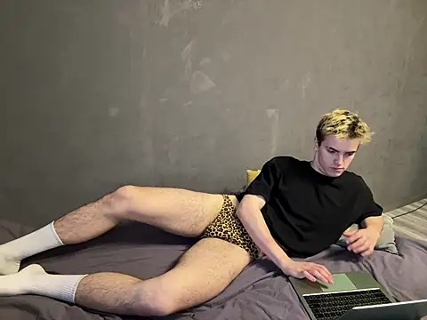 Snapshot of EdwinBlaze chatting on 02/14/25, 11:21 EdwinBlaze online show from 02/14/25, 11:21