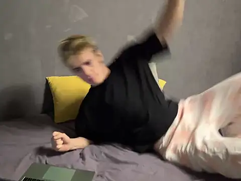 Snapshot of EdwinBlaze chatting on 02/15/25, 03:52 EdwinBlaze online show from 02/15/25, 03:52