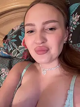 Snapshot of KateLibby chatting on 12/02/25, 07:03 KateLibby online show from 12/02/25, 07:03