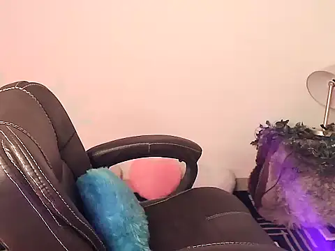 megancatluna online show from 11/21/25, 04:33