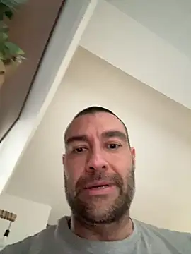 Snapshot of Jackcazzone_82 chatting on 02/16/25, 04:21 Jackcazzone 82 online show from 02/16/25, 04:21