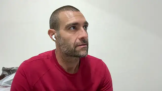 Snapshot of Jackcazzone_82 chatting on 10/14/25, 05:03 Jackcazzone 82 online show from 10/14/25, 05:03