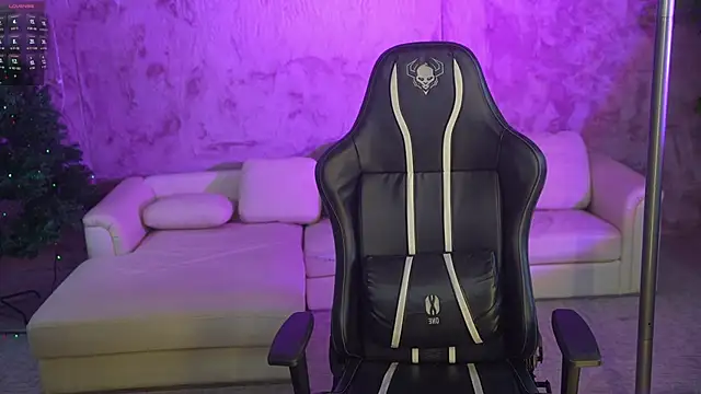 Snapshot of Layla_Sweet_ chatting on 12/16/25, 07:30 Layla Sweet online show from 12/16/25, 07:30