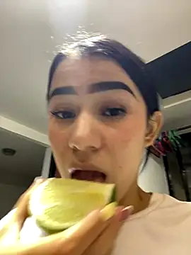 Snapshot of Arii_moon chatting on 12/19/25, 11:56 Arii moon online show from 12/19/25, 11:56