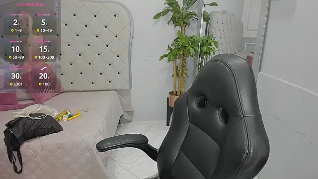 Snapshot of lucelly_15 chatting on 02/12/26, 11:27 lucelly 15 online show from 02/12/26, 11:27