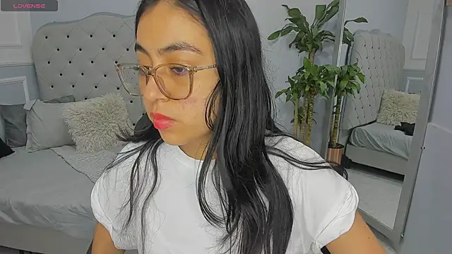 Snapshot of lucelly_15 chatting on 02/17/26, 11:40 lucelly 15 online show from 02/17/26, 11:40