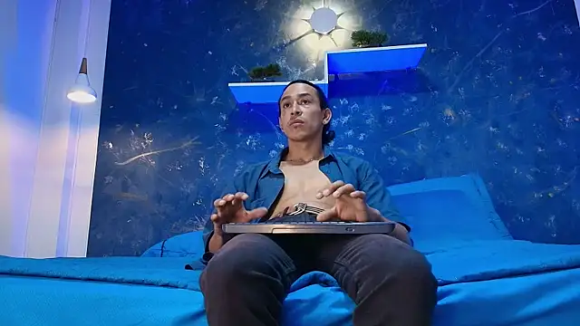 Snapshot of Ares_Cohen chatting on 03/03/25, 01:09 Ares Cohen online show from 03/03/25, 01:09